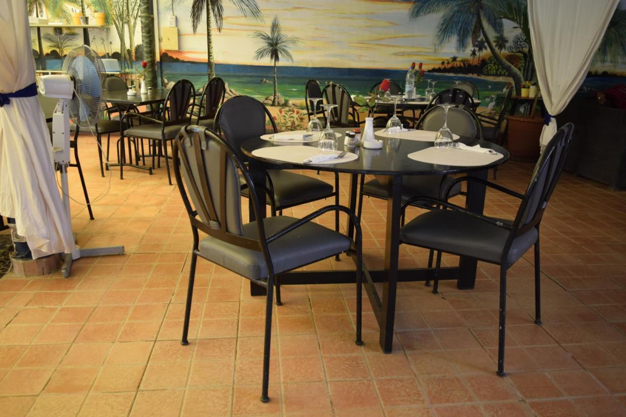 Hôtel Fana à Dakar Extérieur photo