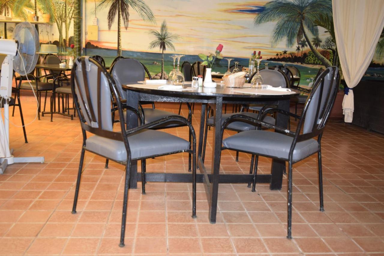 Hôtel Fana à Dakar Extérieur photo