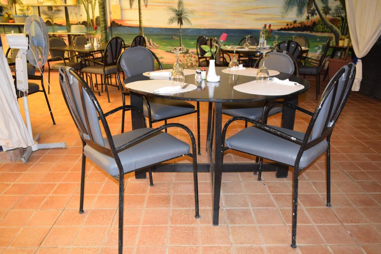 Hôtel Fana à Dakar Extérieur photo