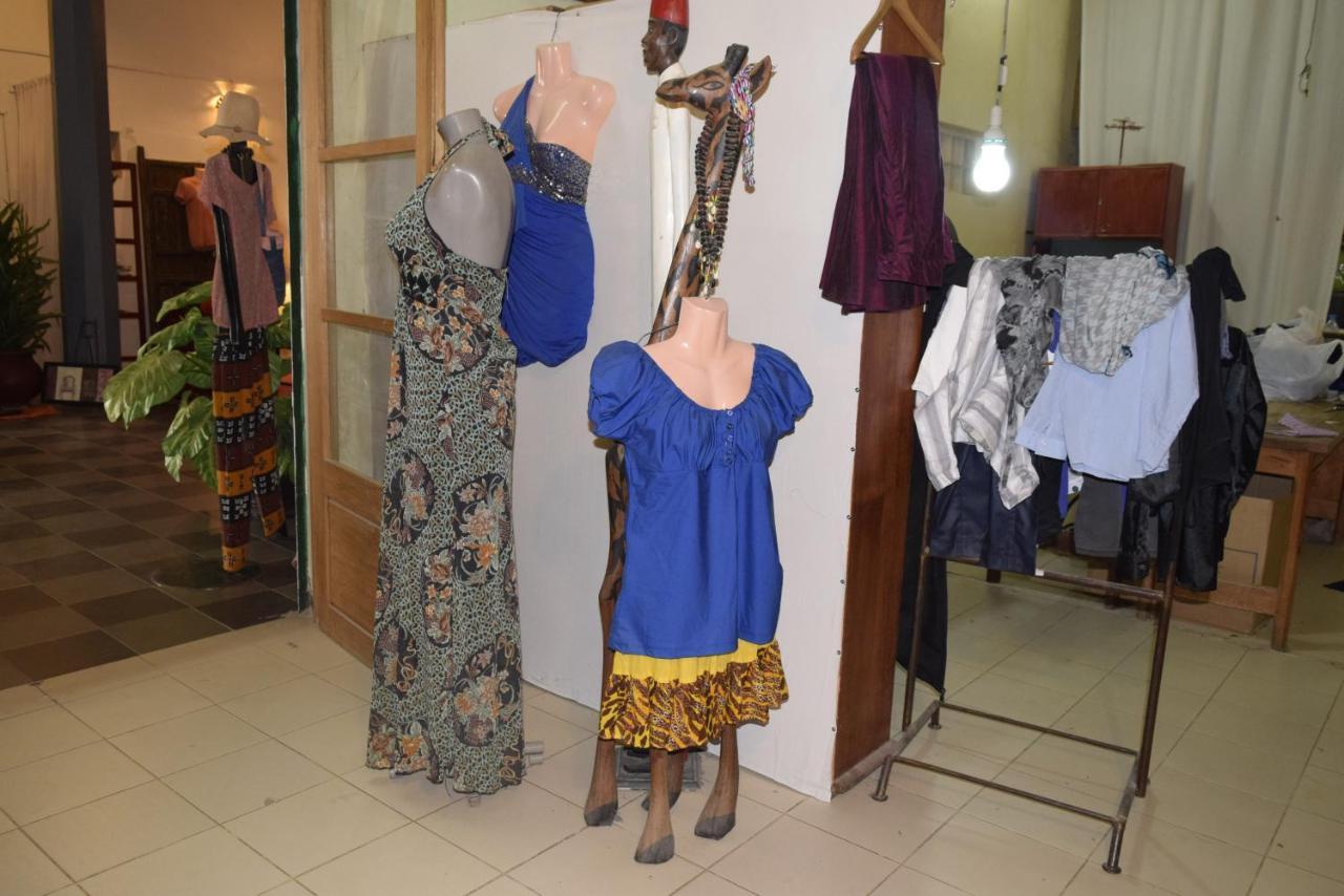 Hôtel Fana à Dakar Extérieur photo